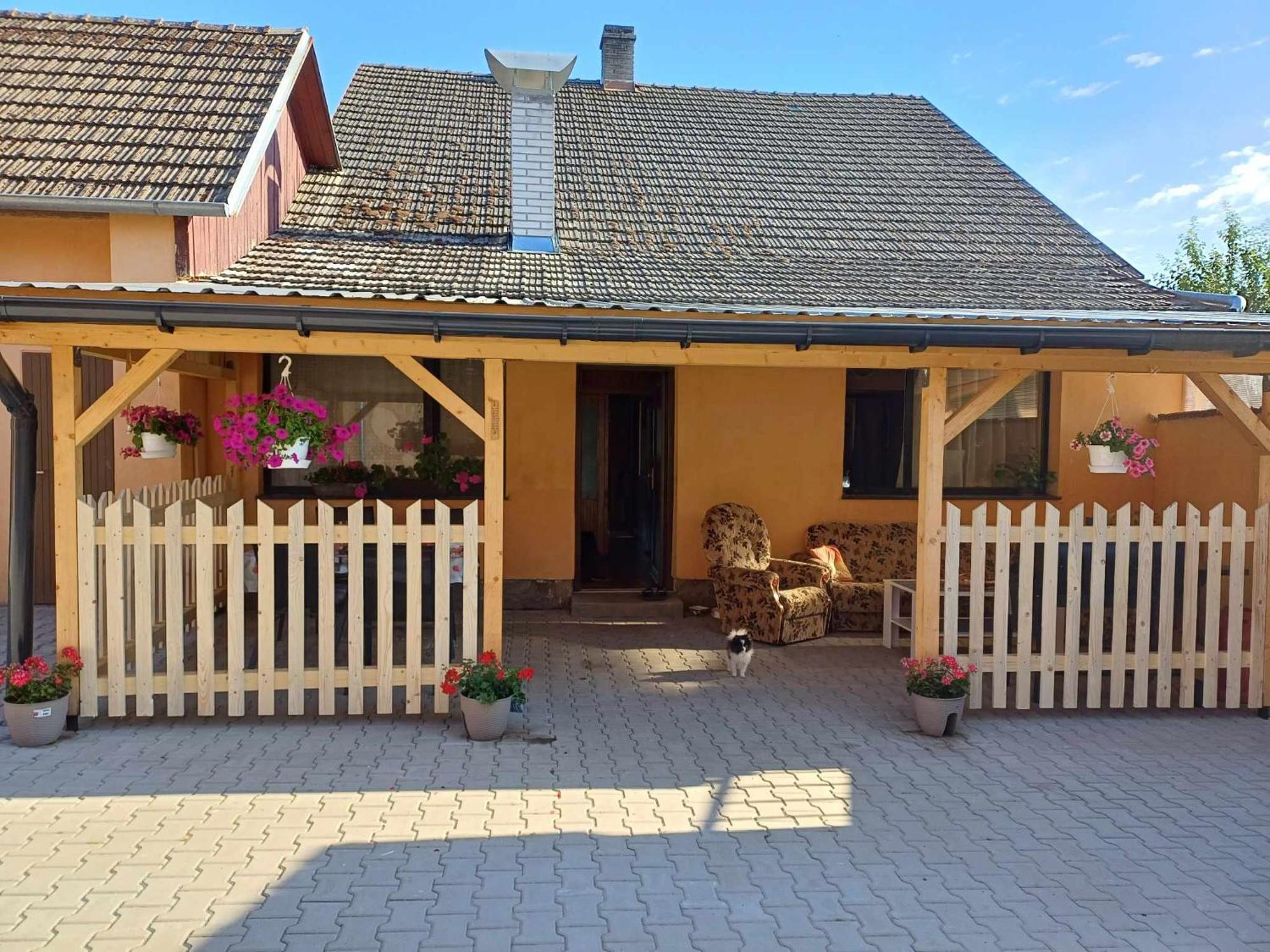 Ubytovani Dobesov Guest House Cernovice  Exterior photo